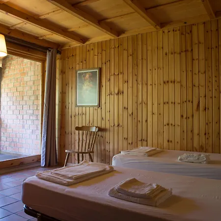 Hostel La *