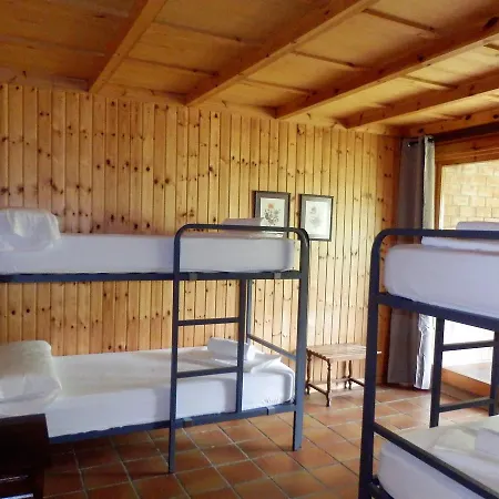 Hostel La *