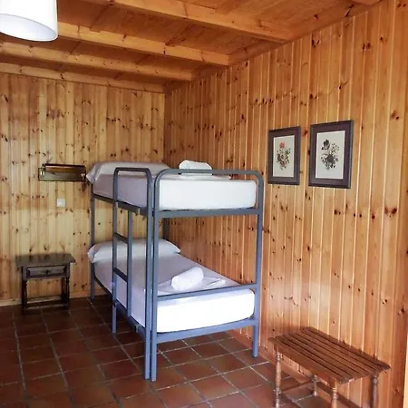 Hostel La *